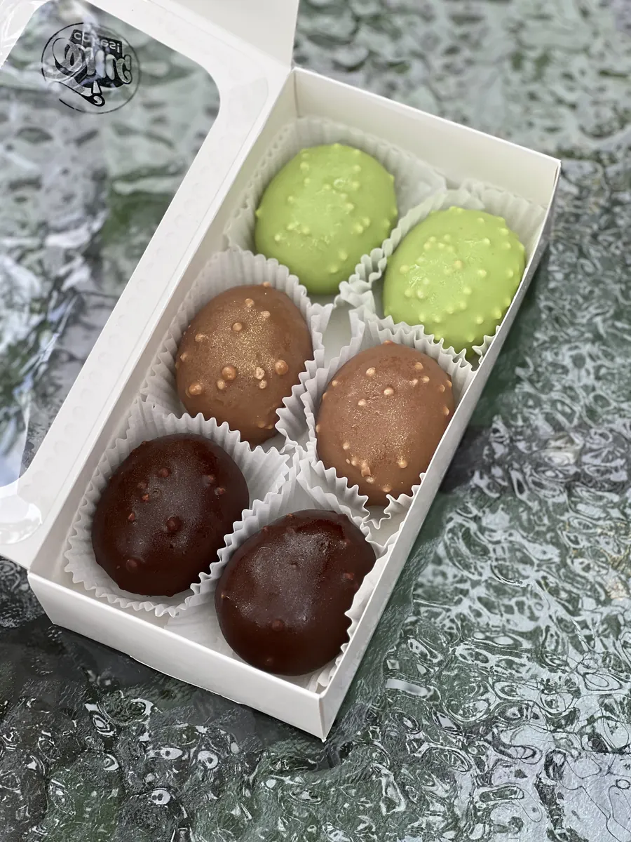 Тістечка Картопля Київ — фісташкова, карамельна та шоколадна | OMG Cakes
