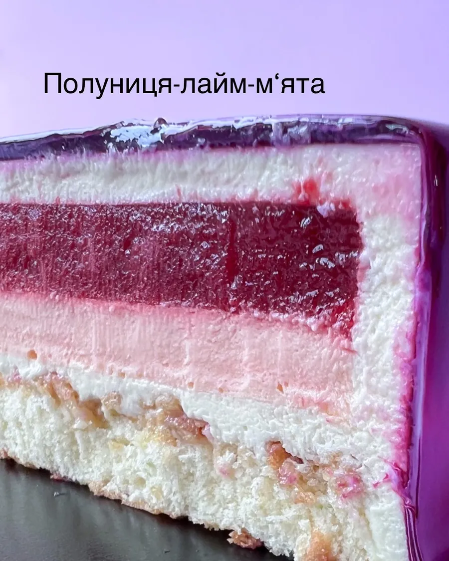 Мусовий торт Київ - полуниця-лайм-м'ята | OMG Cakes